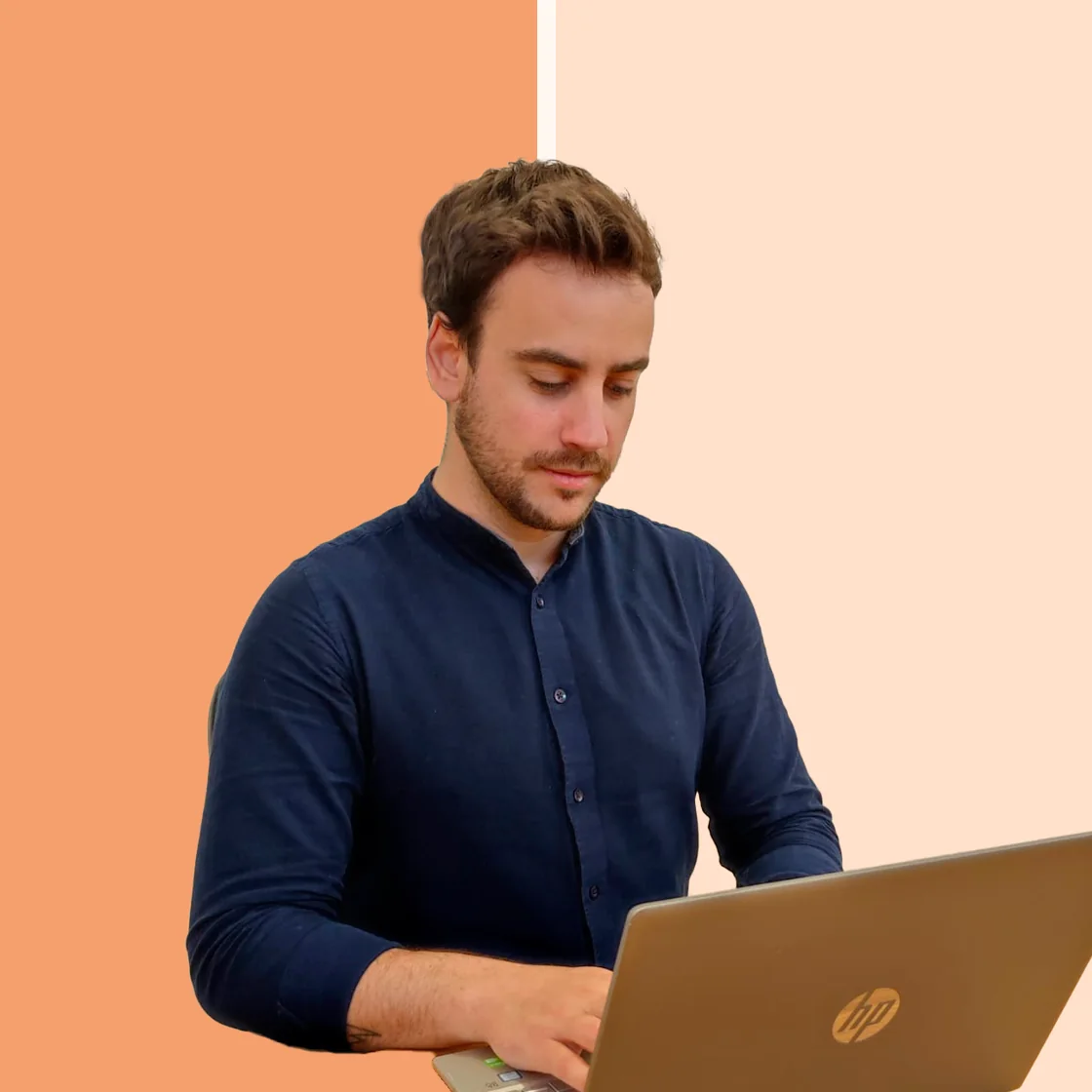 Adrián Romero, consultor de paid media y fundador de Media Naranja Digital